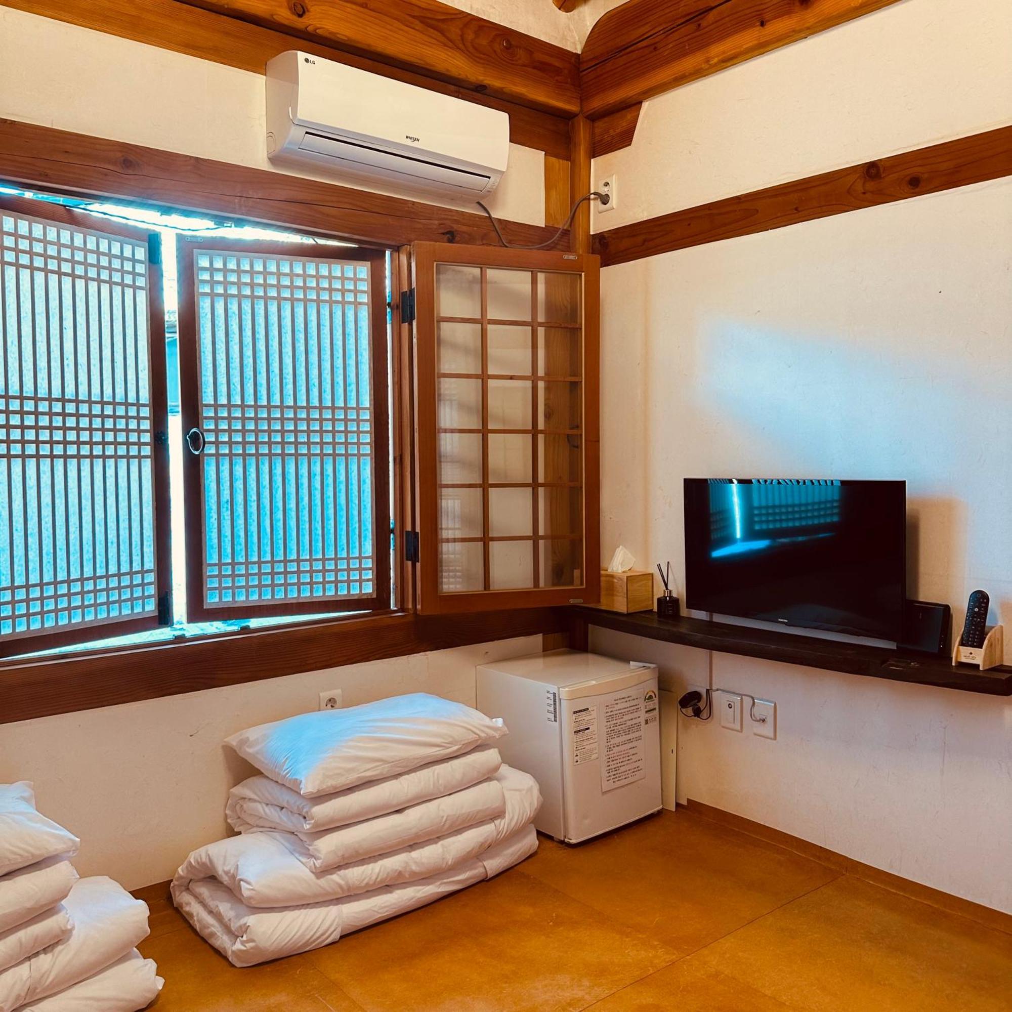 Jeonju Hanok Village Deoksugung Luaran gambar