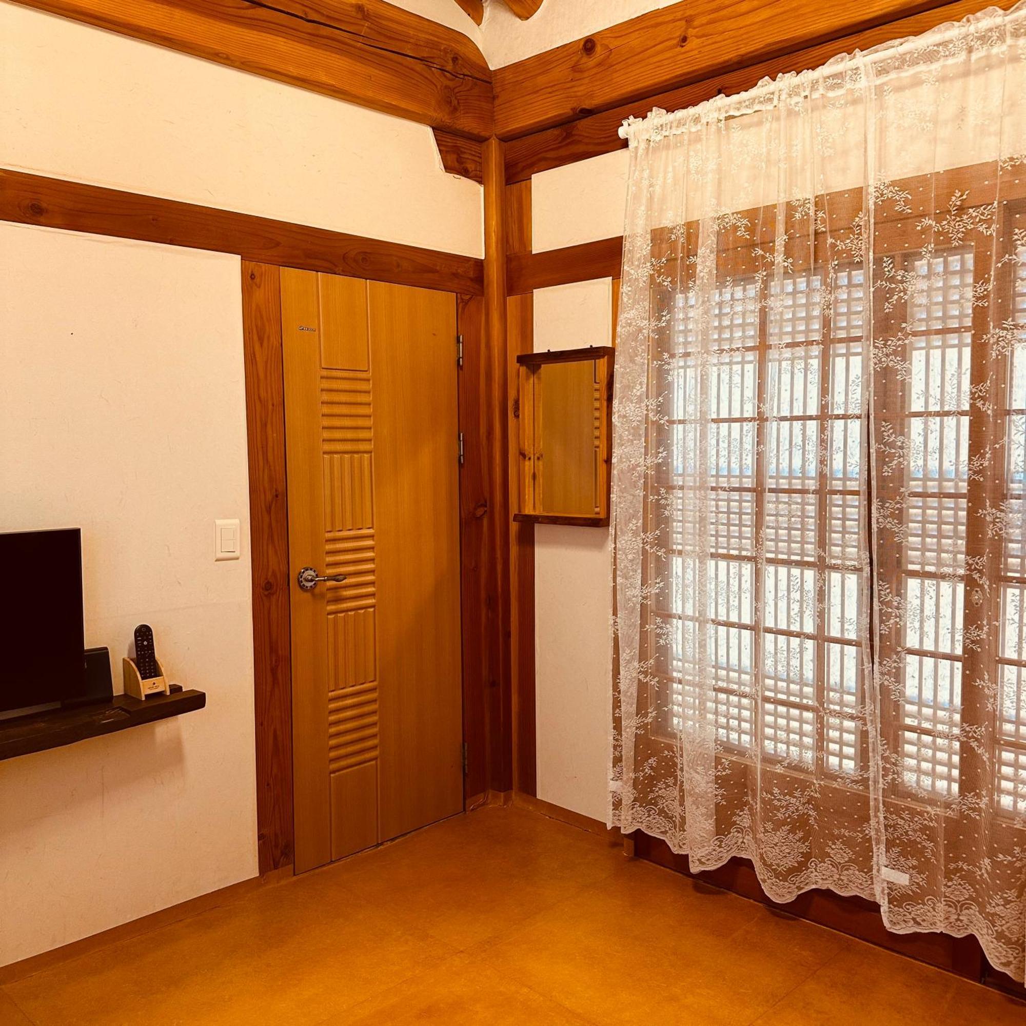 Jeonju Hanok Village Deoksugung Luaran gambar