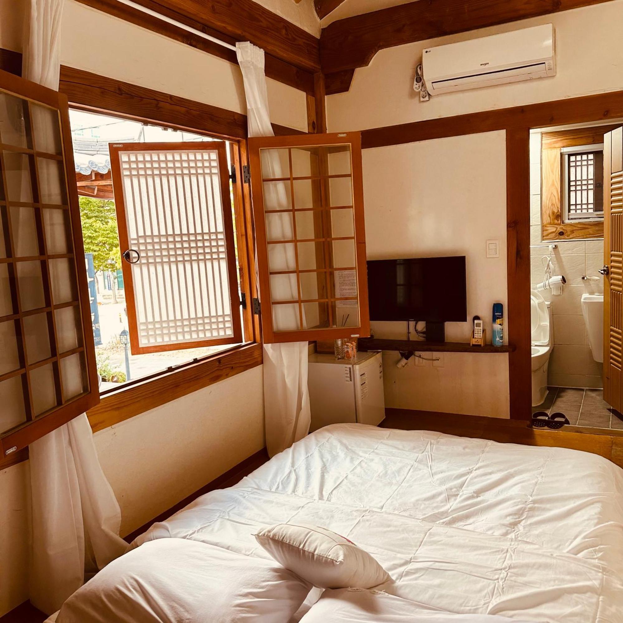 Jeonju Hanok Village Deoksugung Luaran gambar