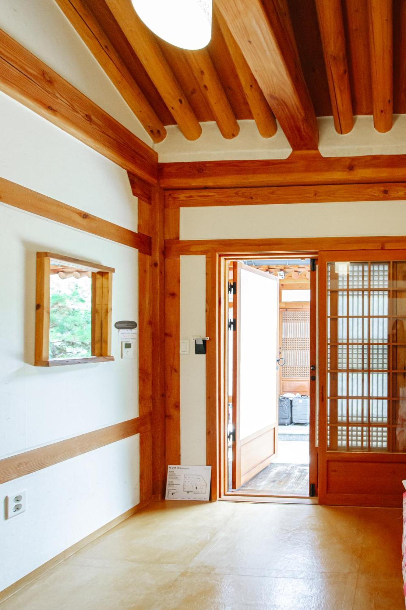 Jeonju Hanok Village Deoksugung Luaran gambar